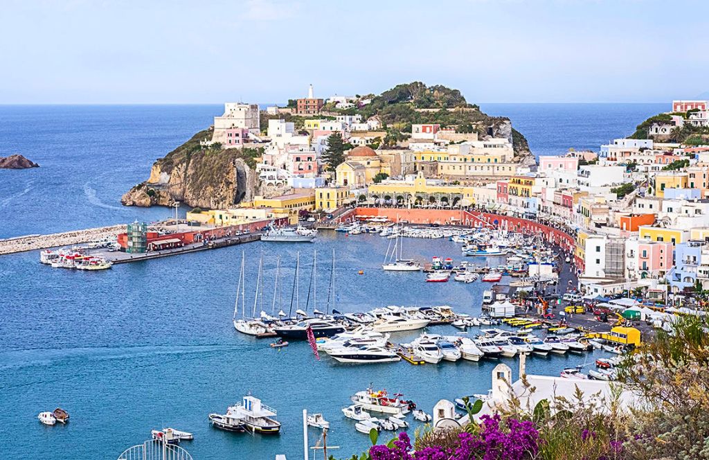 Ponza in giornata da Terracina